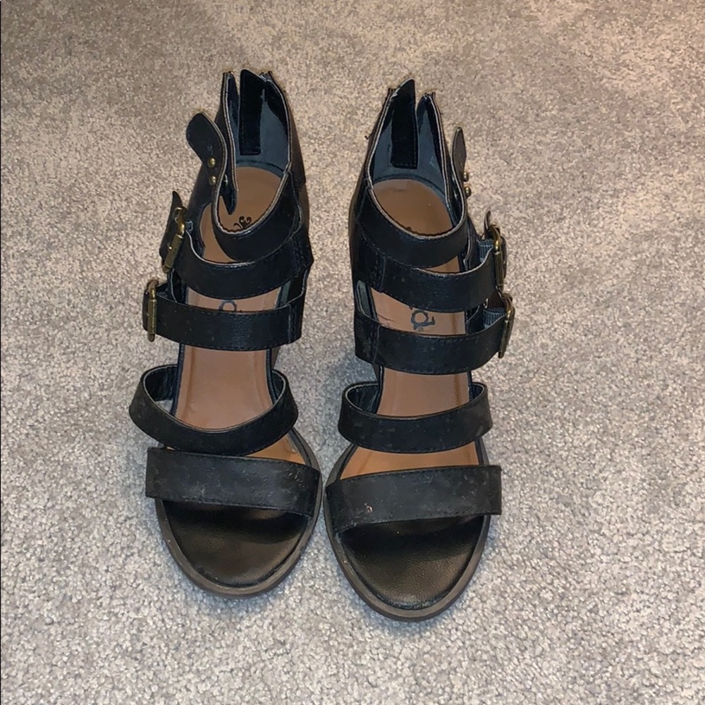 MUDD heels.